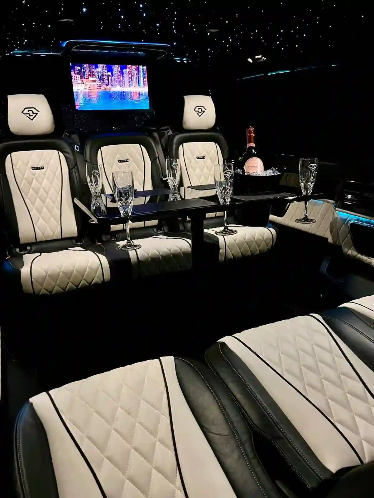 Elevate Your Last-Minute UK Escapades with Luxury Mercedes V-Class Hire