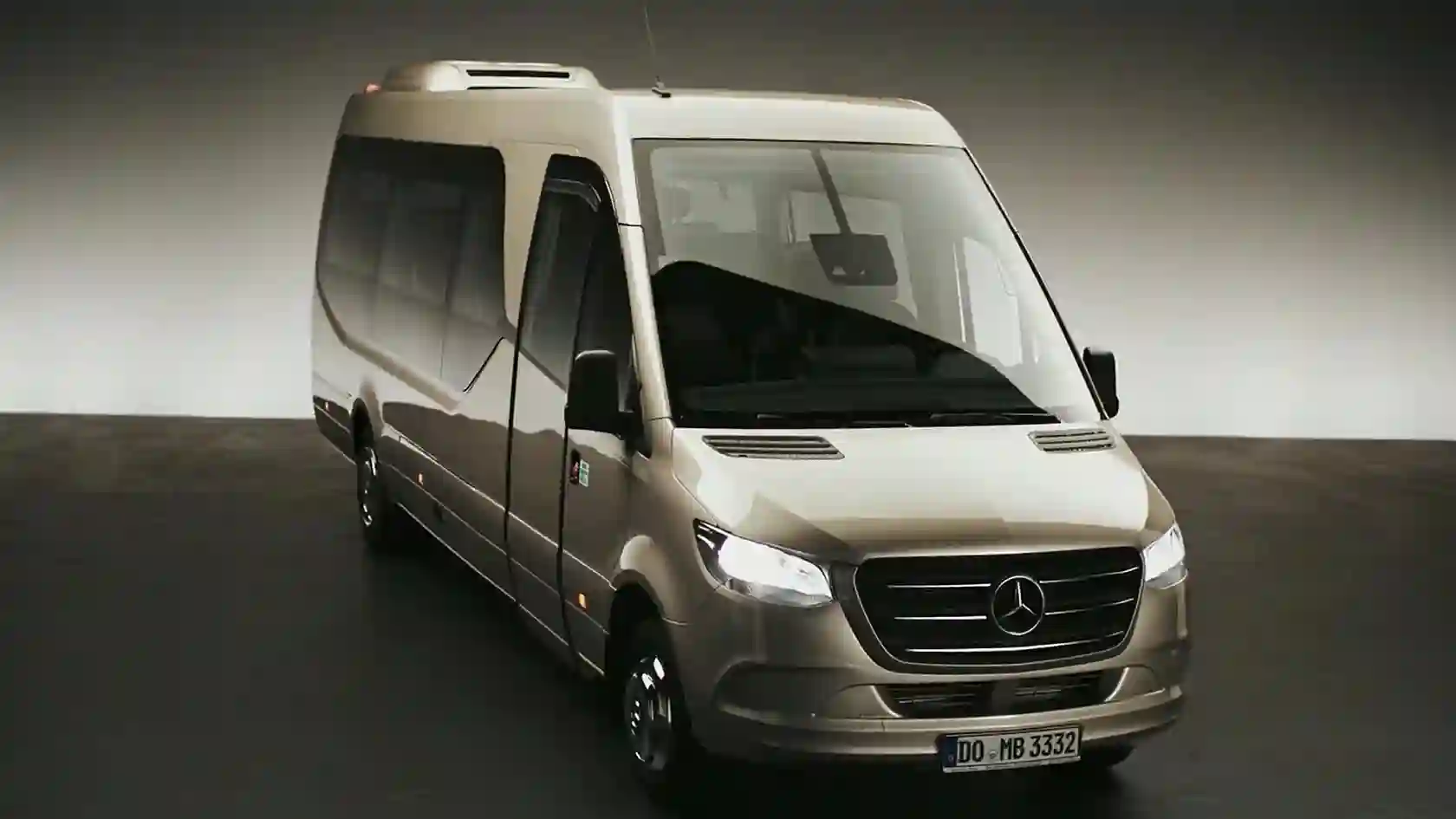 How to Choose the Perfect Minibus Hire for Group Events in London