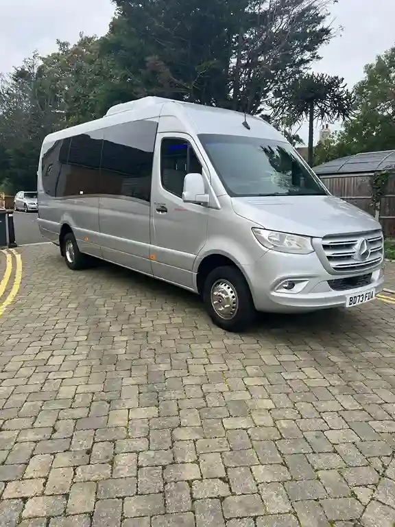 How to Find Affordable Minibus Hire in Taunton