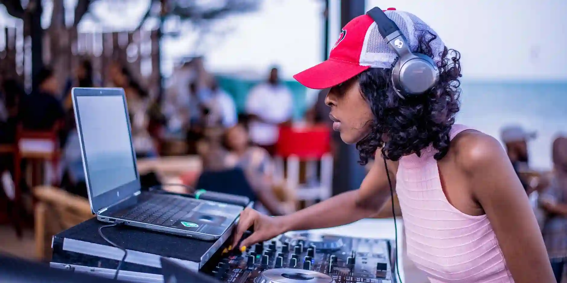 Unforgettable Parties with Mobile DJ Hire - Set the Perfect Mood