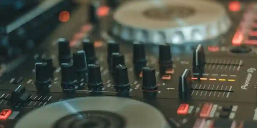 The Evolution of British Pop Music: From The Beatles to Modern Hits