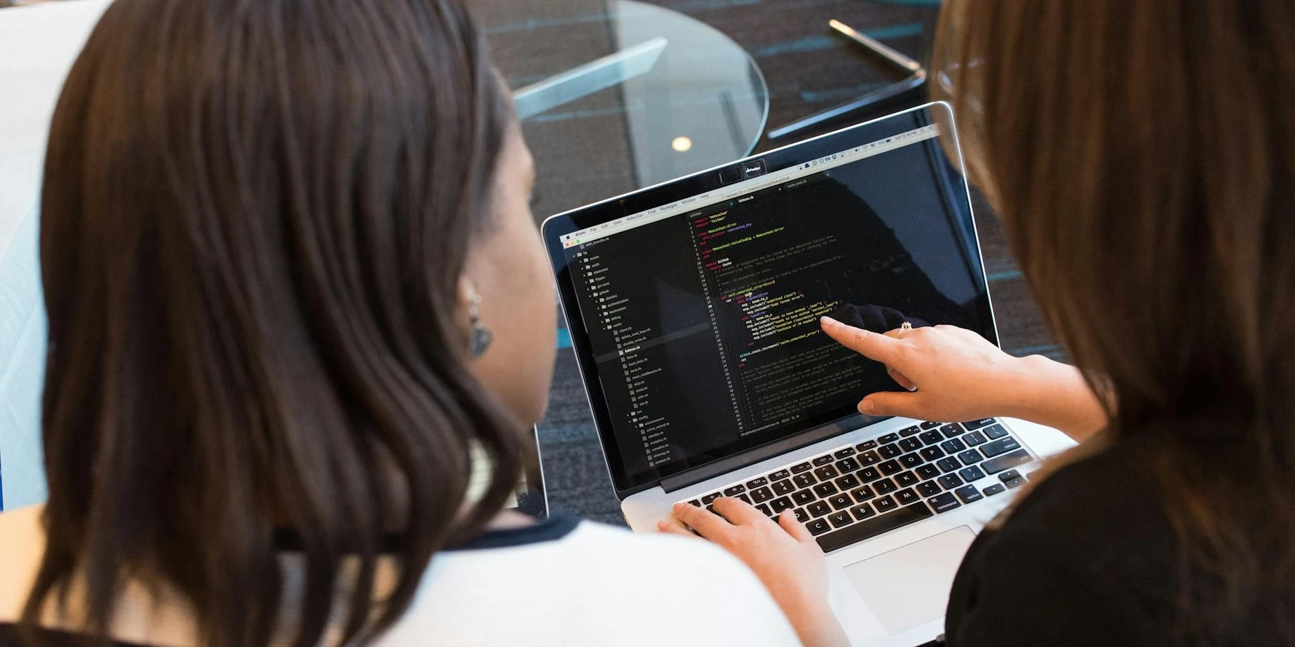 Top Tips for Seamlessly Integrating Outsourced Developers into Your UK Team