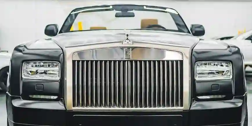 The Ultimate Guide to Selecting the Perfect Rolls-Royce Phantom for Your Prom Night