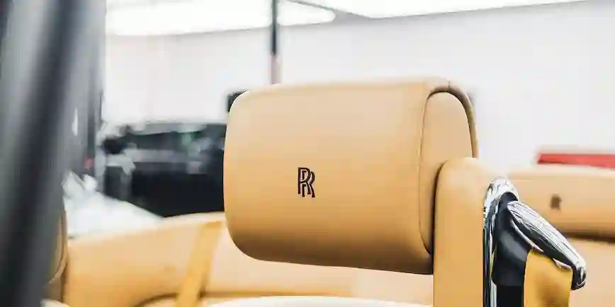 How to Choose the Perfect Prom Transport for a Glamorous Entrance