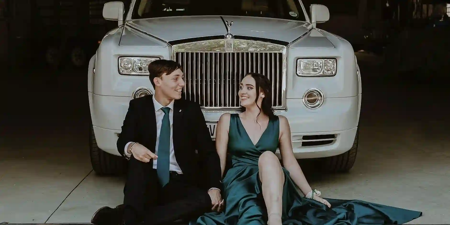 How to Choose the Perfect Prom Transport in Manchester: Tips for a Glamorous Entrance