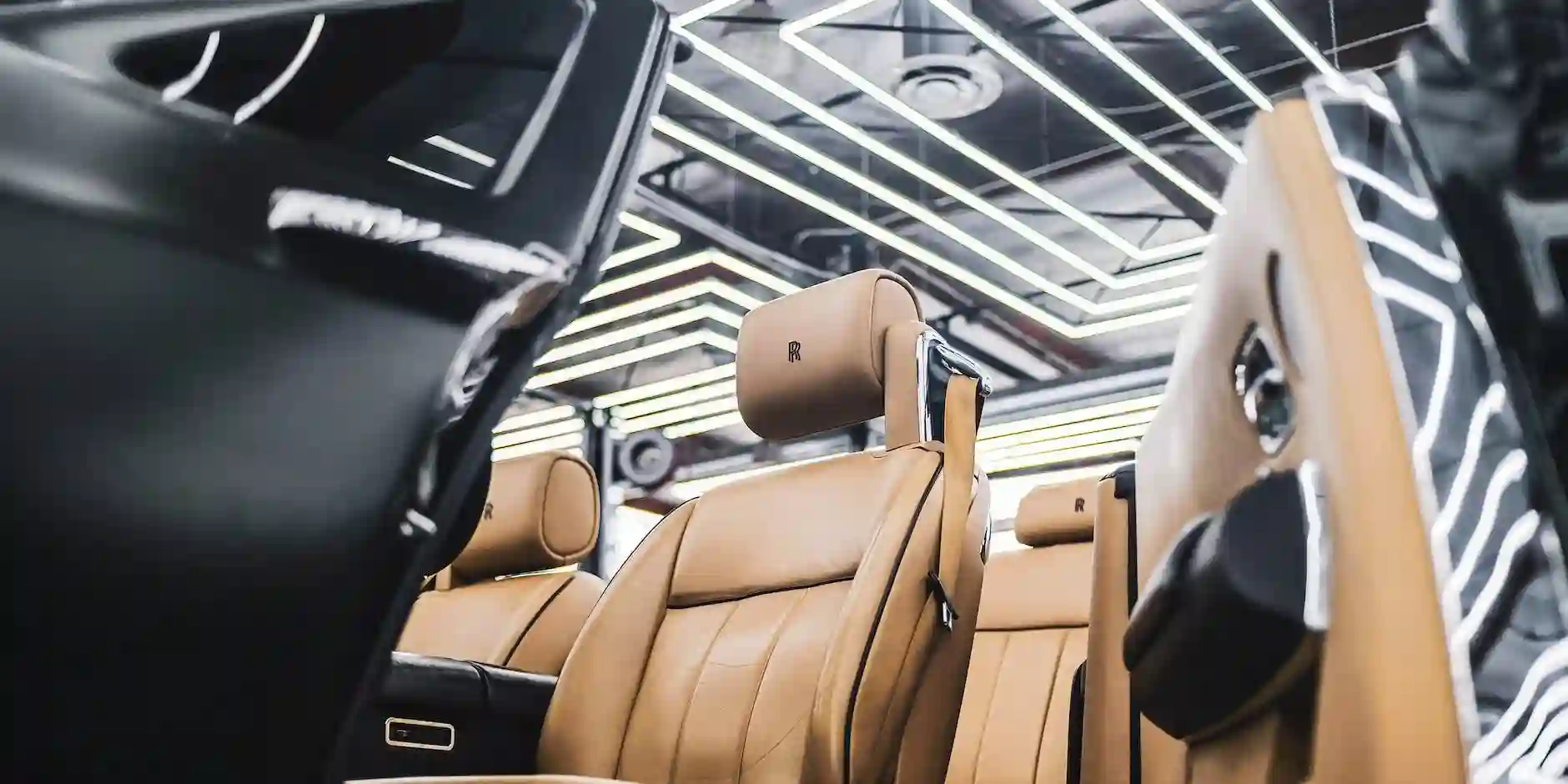 Top Tips for Hiring a Luxury Vehicle for Your Prom in West Lothian