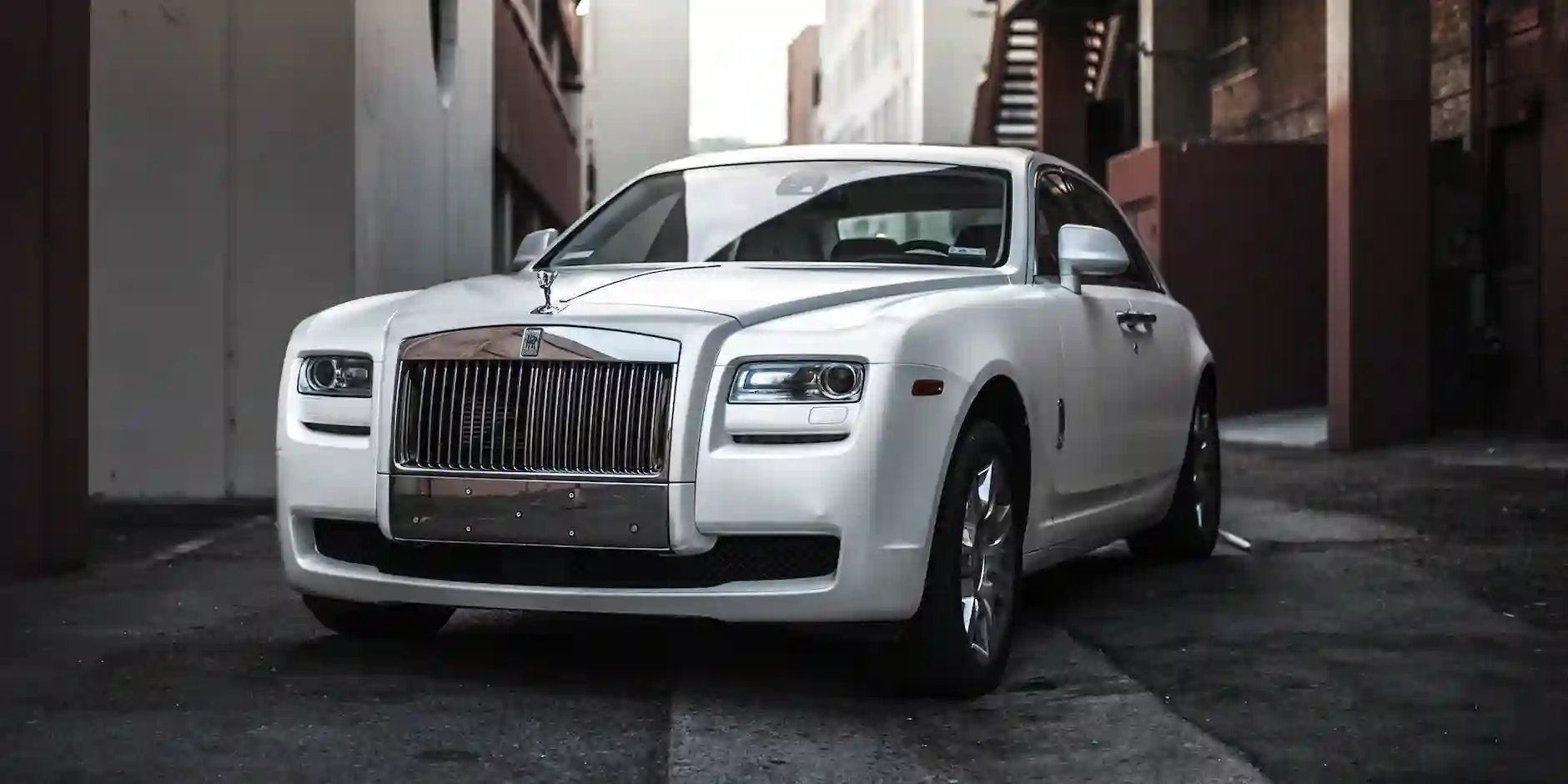 Top Reasons to Hire a Rolls-Royce for Your Wedding in the UK
