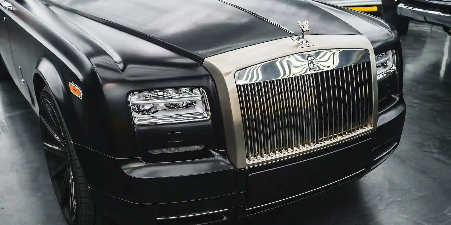 Why a Rolls-Royce Phantom is the Ideal Choice for Your Corporate Event