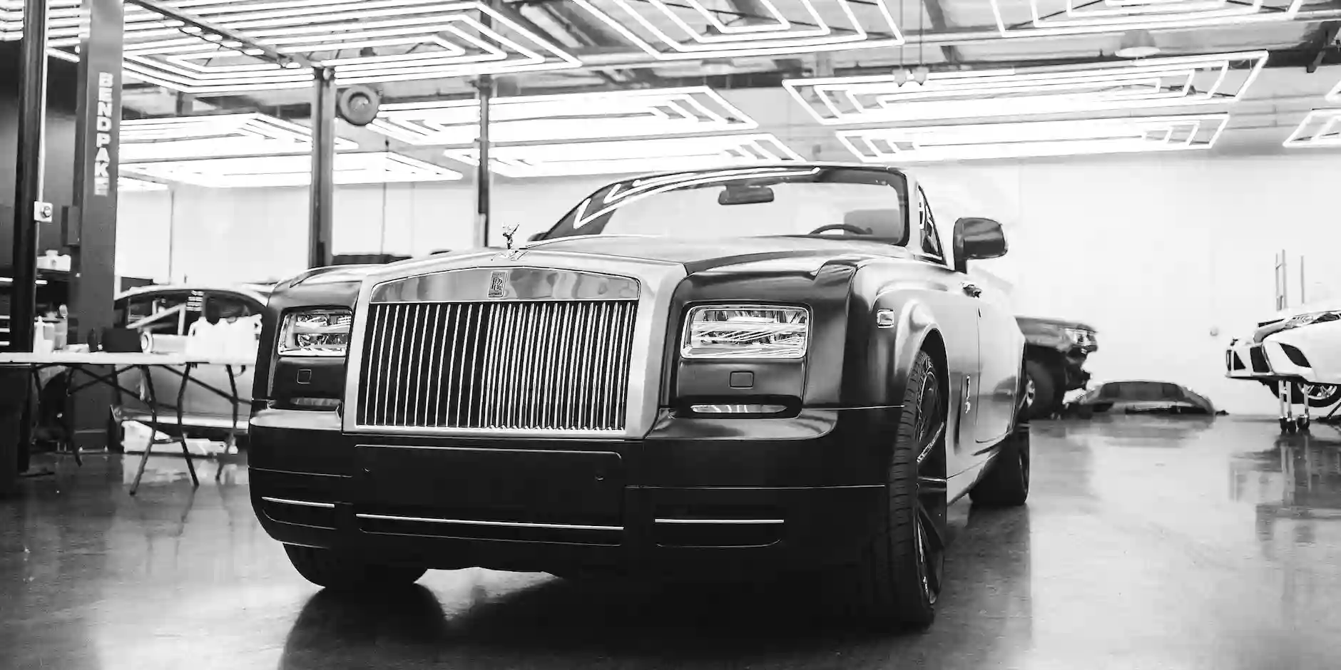 The Ultimate Guide to Experiencing Luxury with a Rolls-Royce Phantom Hire