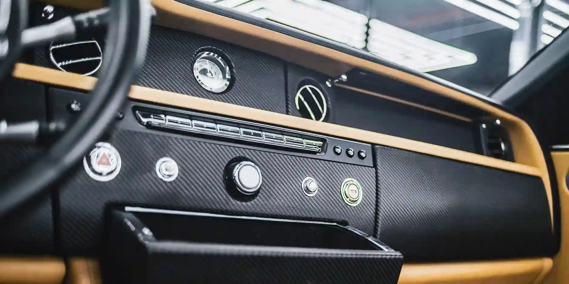 Experience Luxury: What to Expect When Hiring a Rolls-Royce Phantom in Glasgow