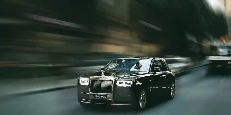 Experience the Elegance of a Rolls Royce Phantom: A Guide to Unforgettable Travel in Chelsea