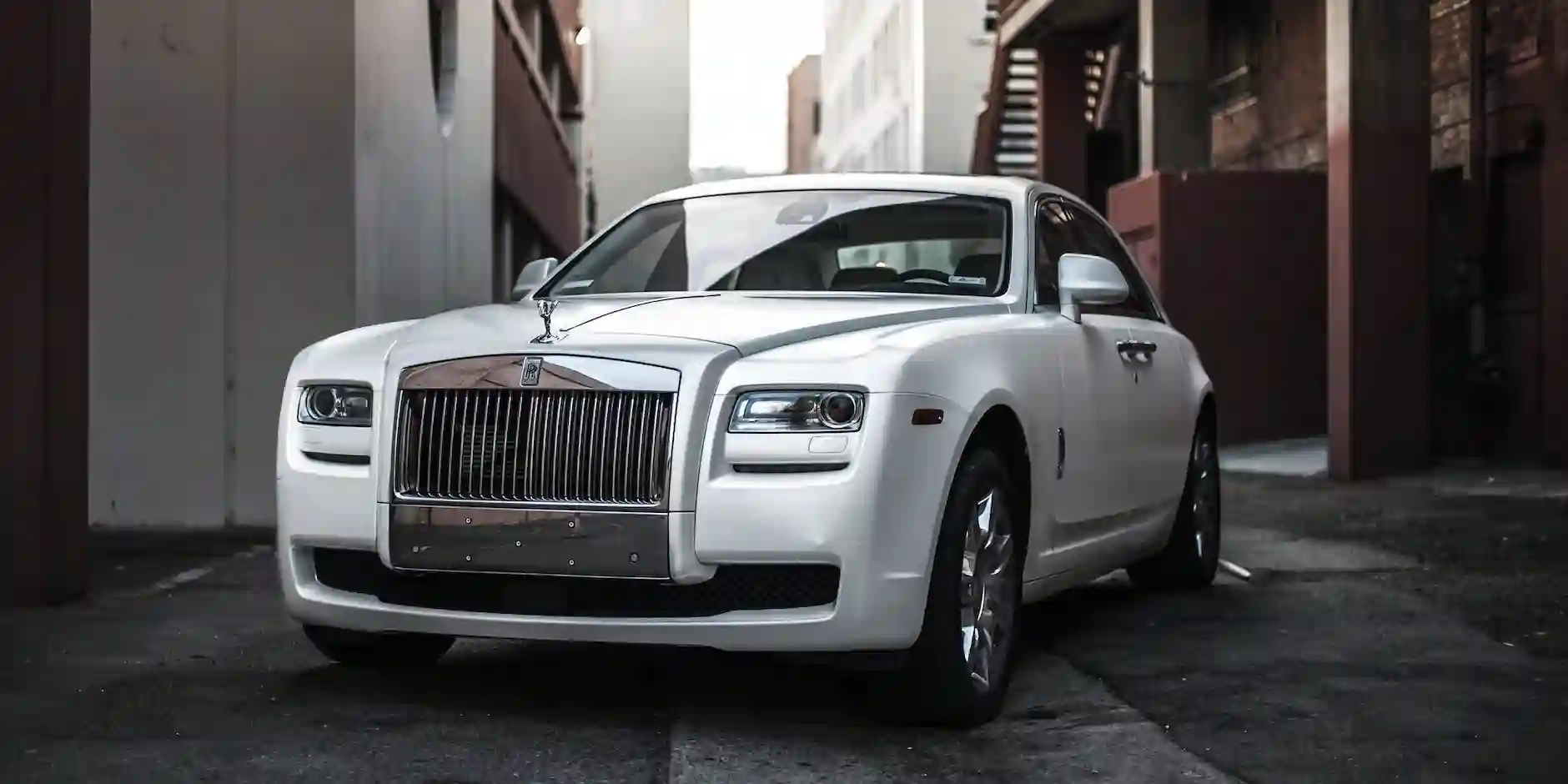 How to Experience Ultimate Luxury with a Rolls Royce Phantom in Holywell