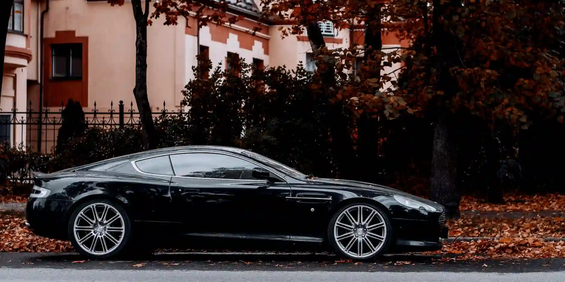 The Benefits of Last-Minute Sports Car Hire for Your Next Adventure