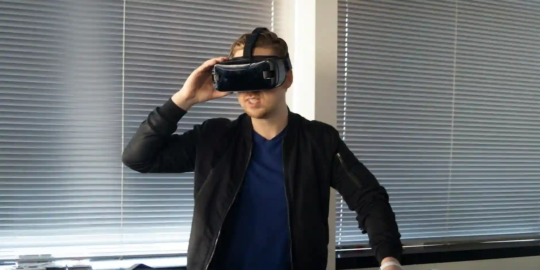 How Virtual Reality is Transforming Travel Experiences in Manchester