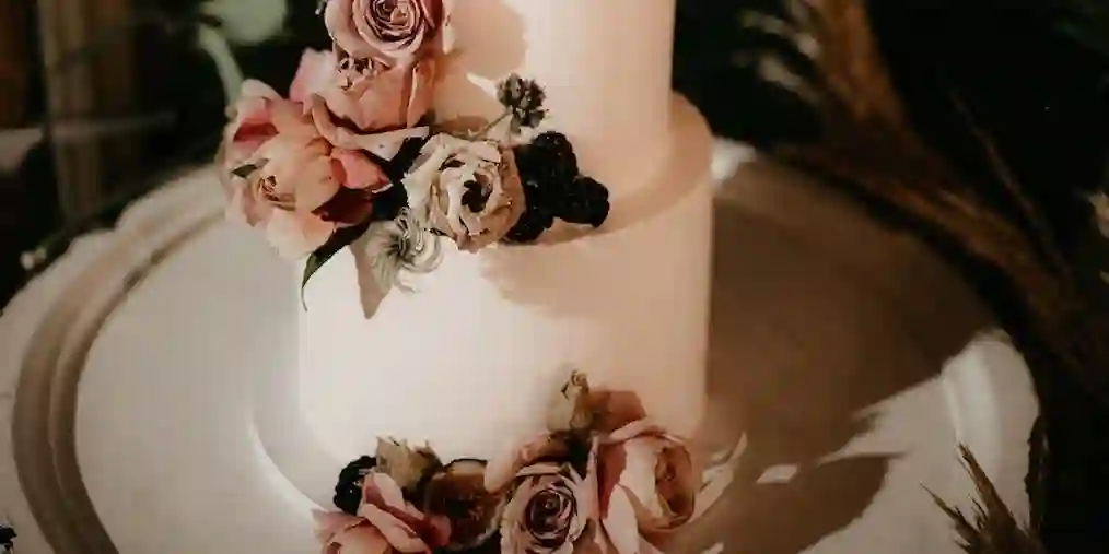 Choosing the Perfect Wedding Cake in Worcester: Tips from Local Experts