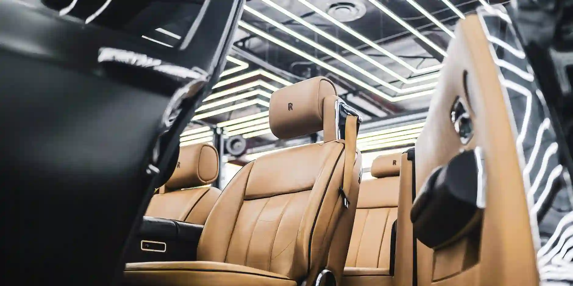 Experience Luxury Travel: Top Reasons to Hire a Mercedes V-Class for Your London Wedding