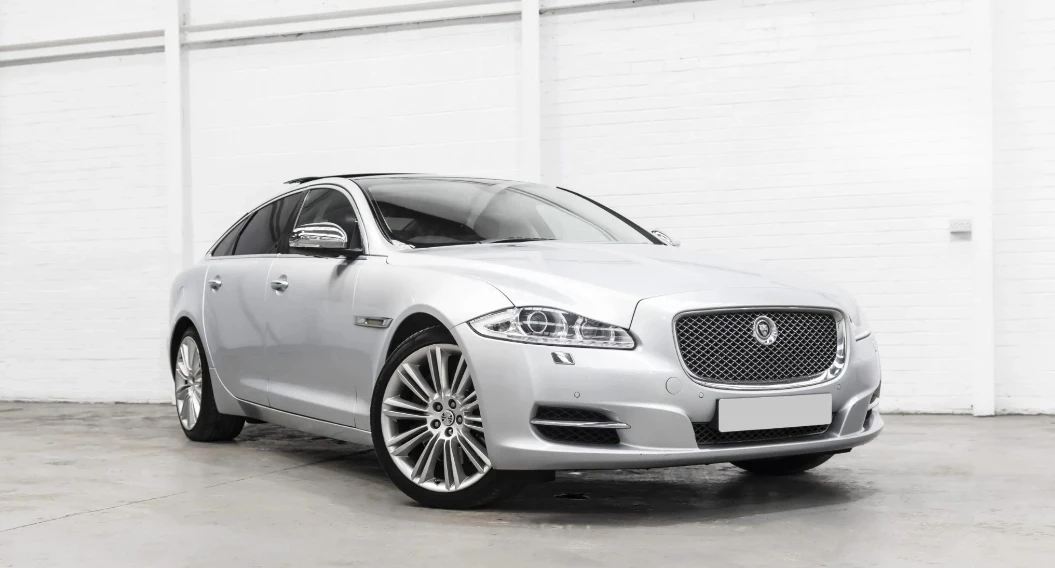 Rolls-Royce Wedding Car Hire UK: Dawn vs. Corniche | Modern Luxury vs. Nostalgic Elegance