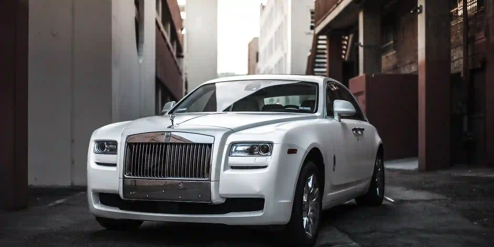 How to Choose the Perfect Wedding Limo: Tips for a Smooth Ride in Chelsea